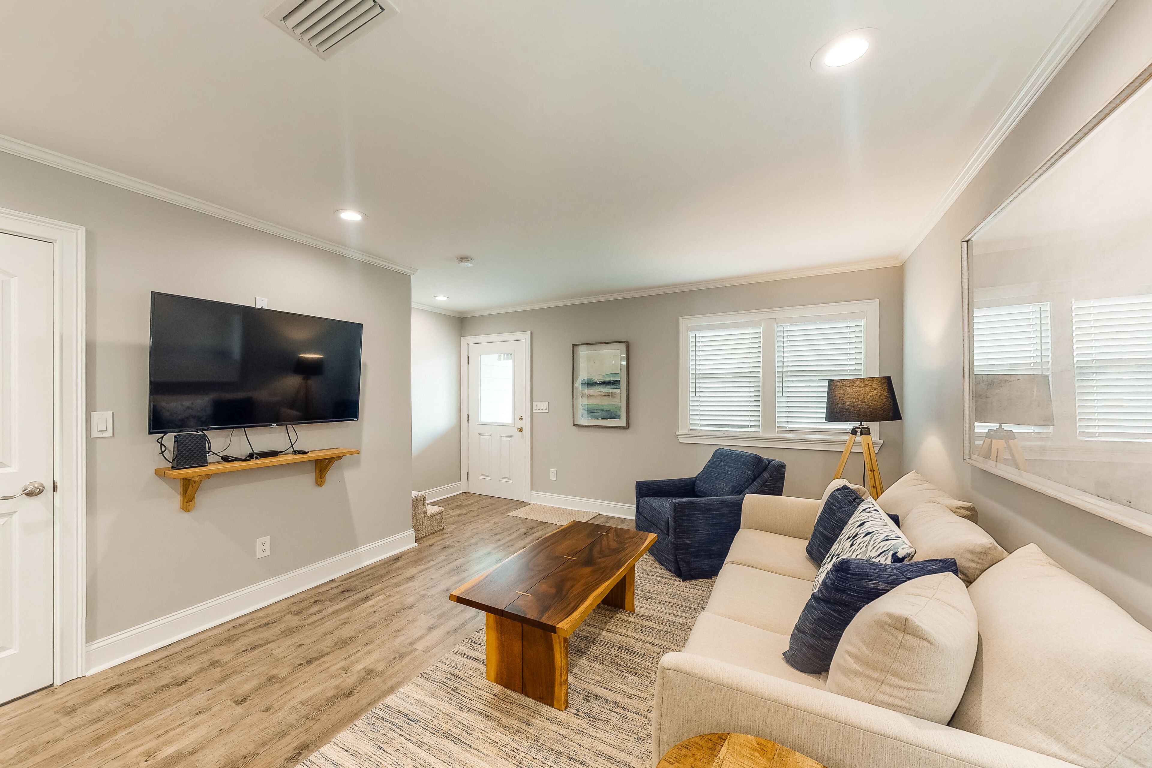 Stylish beach townhouse with ocean view, patio, full kitchen, and central AC