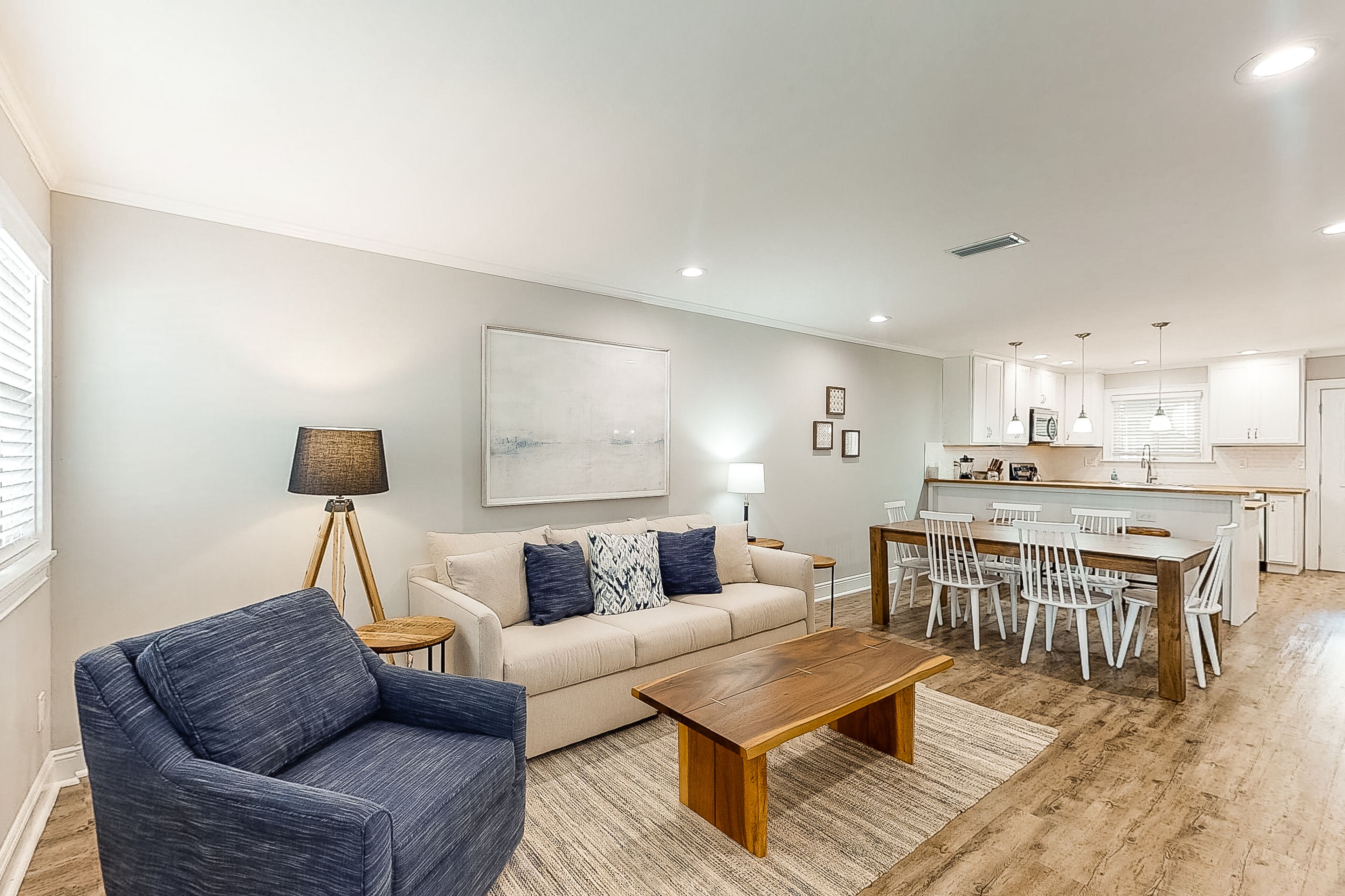 Stylish beach townhouse with ocean view, patio, full kitchen, and central AC