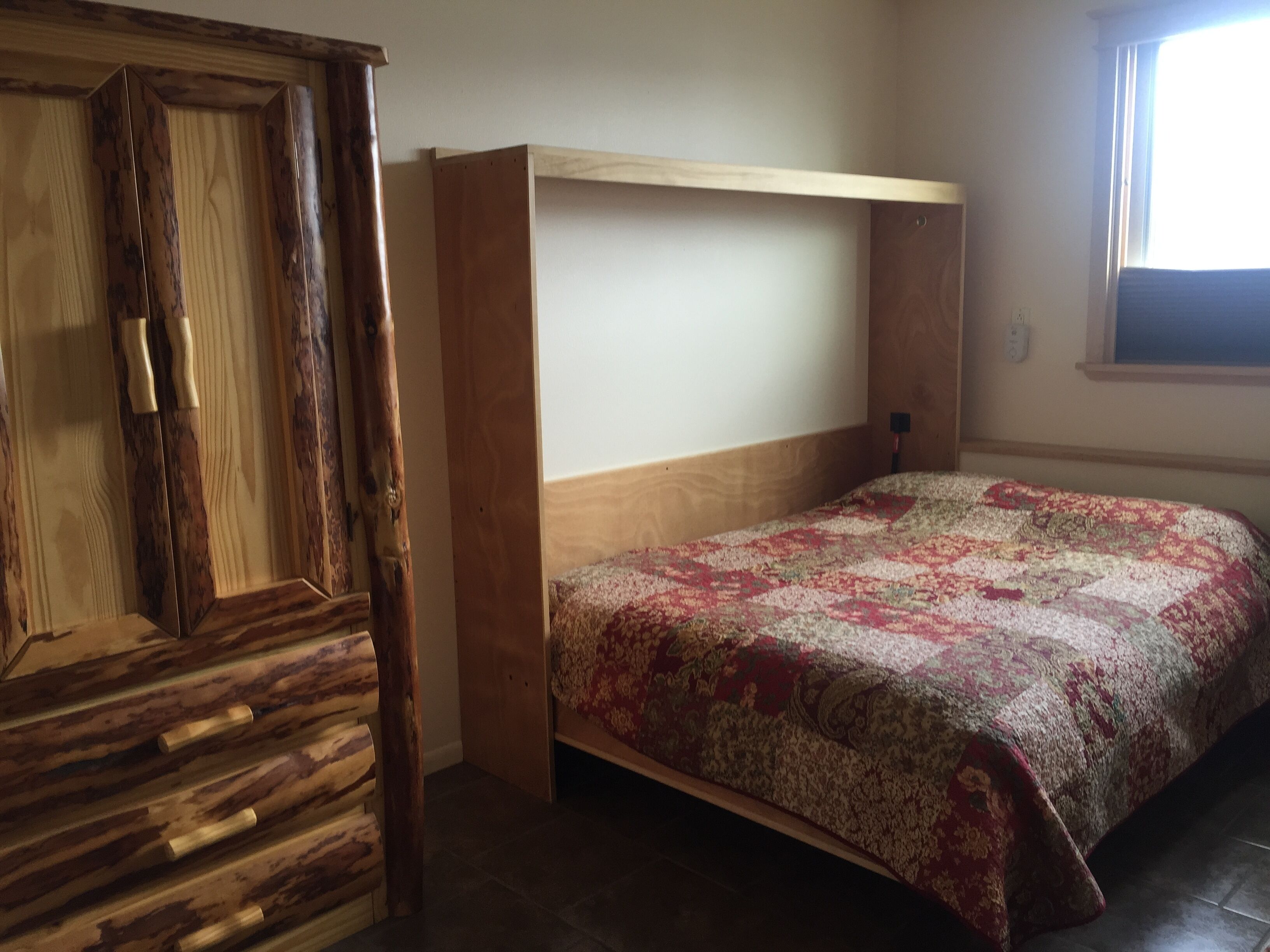 Queen Suite with a kitchen and private bath