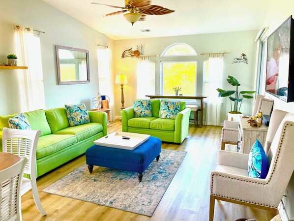 TV connectée, jeux vidéo, lecteur de DVD, livres