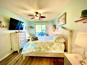 3 bedrooms, desk, iron/ironing board, travel cot - Diamonds & Pearls (Sunset Beach)