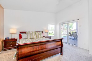 3 bedrooms, iron/ironing board, free Internet, bed sheets