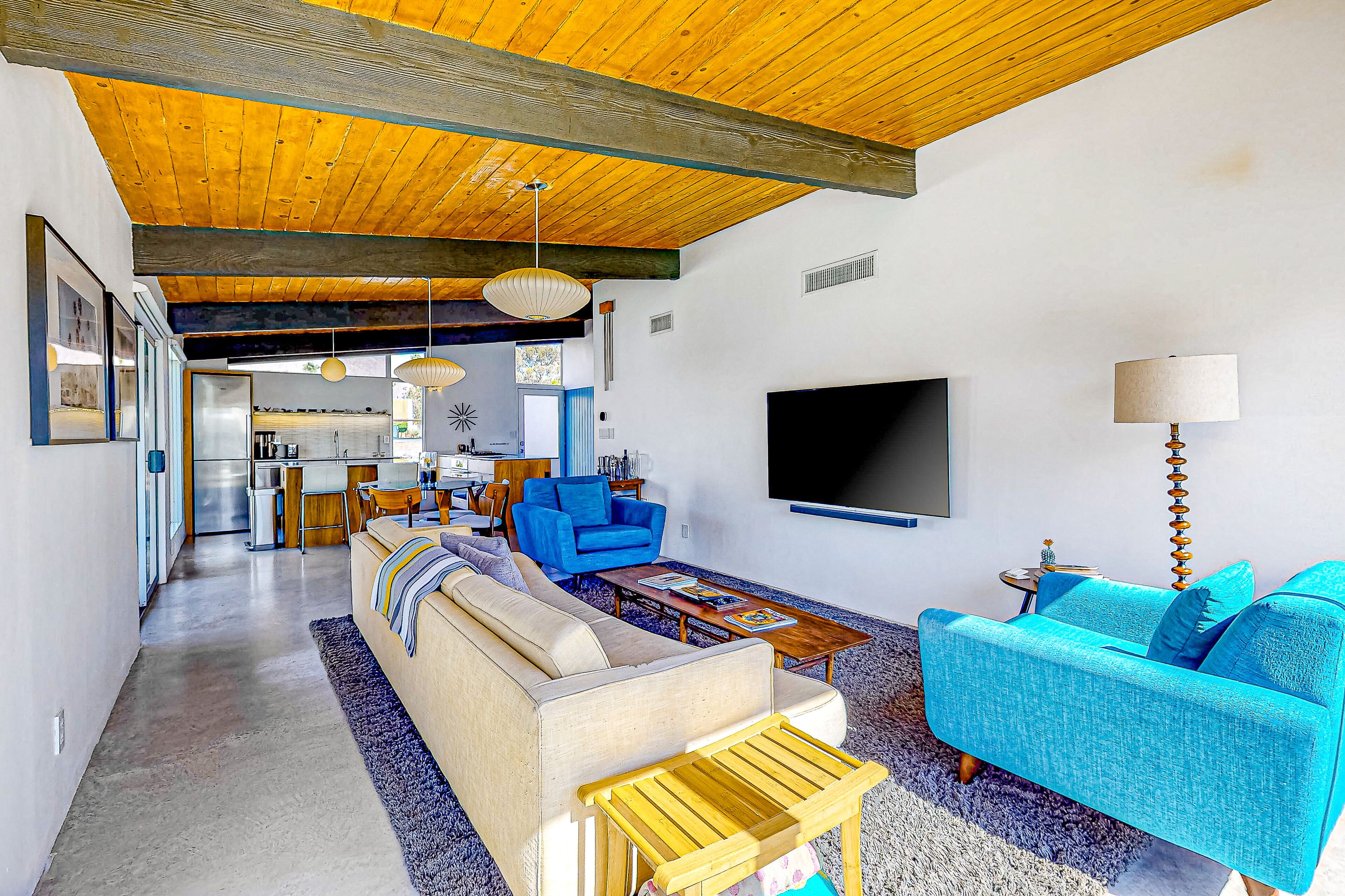 Magnificent House with Large Lawn, Private Spa, & Outdoor, Heated Pool - Dogs OK