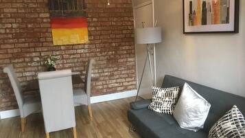 Smart TV, fireplace
