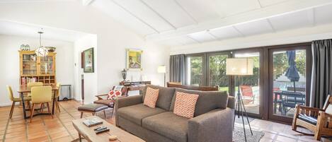 TV, fireplace, DVD player