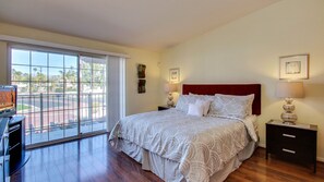 2 bedrooms, free Internet, bed sheets