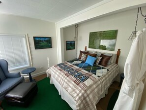 4 bedrooms, desk, iron/ironing board, travel crib