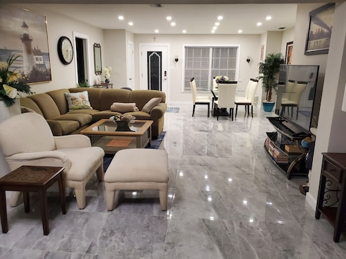 FULL HOUSE WITH PRIVATE HEATED POOL FOR RENT 3 BEDROOMS, 2 BATHROOMS. 