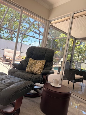 Smart TV, fireplace, books - Pet Friendly, Relax, Gather & Unwind | Private Pool | Fire Pit (Venice)