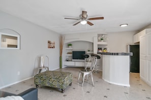 Interior - ULTRA COZY CASITA BY PHX CHLDREN / BANNER/ST. JOSEPHS HOSPITALS (Phoenix)