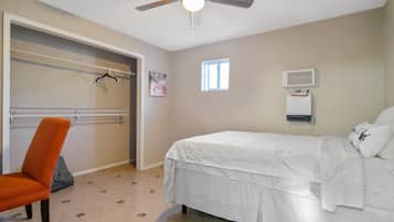 1 quarto, escrivaninha, Wi-Fi de cortesia, roupa de cama