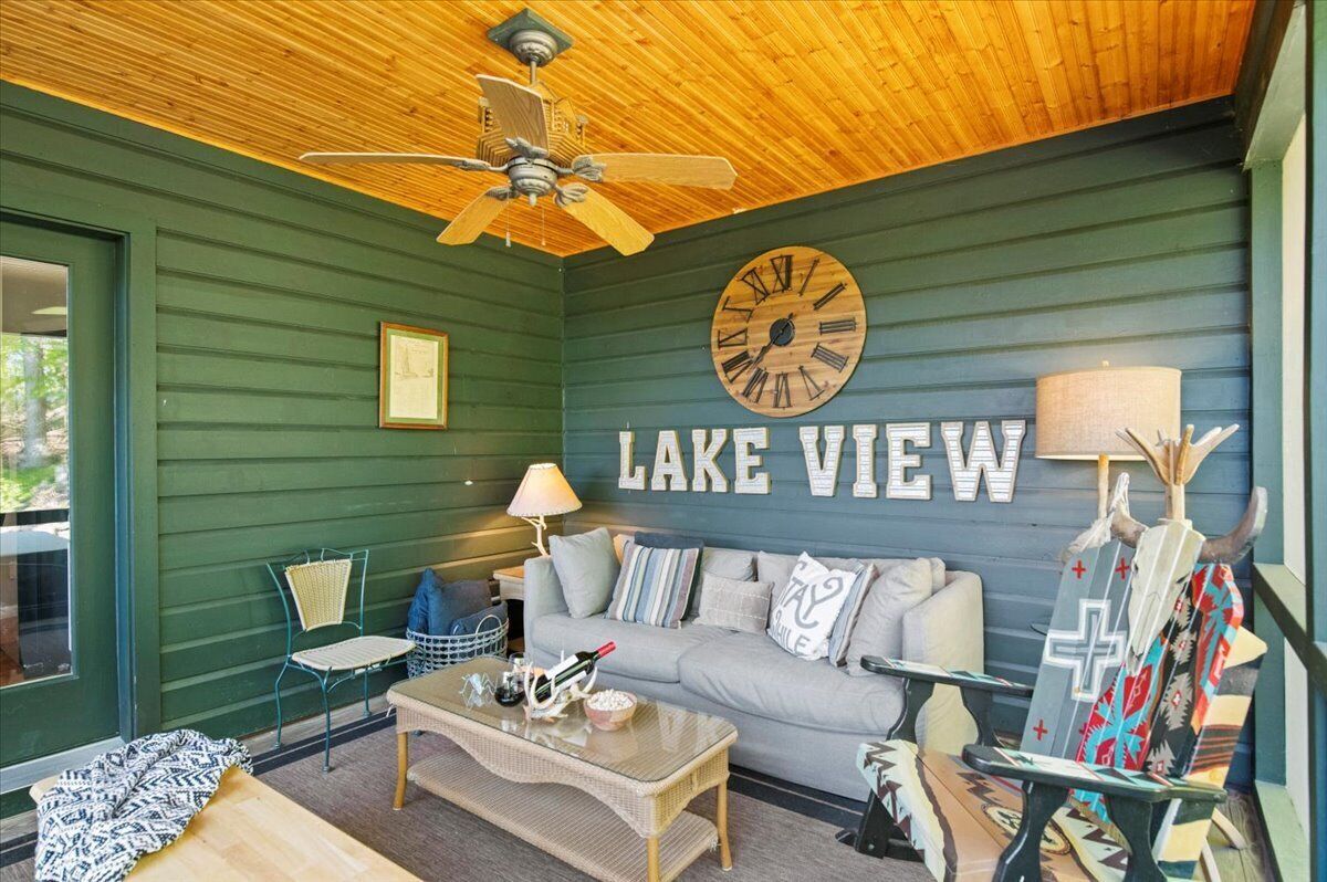 Lakeview Lodge- Fall Special 50% off a 3rd night