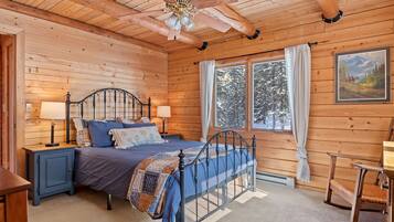 3 slaapkamers, een strijkplank/strijkijzer, gratis wifi, beddengoed