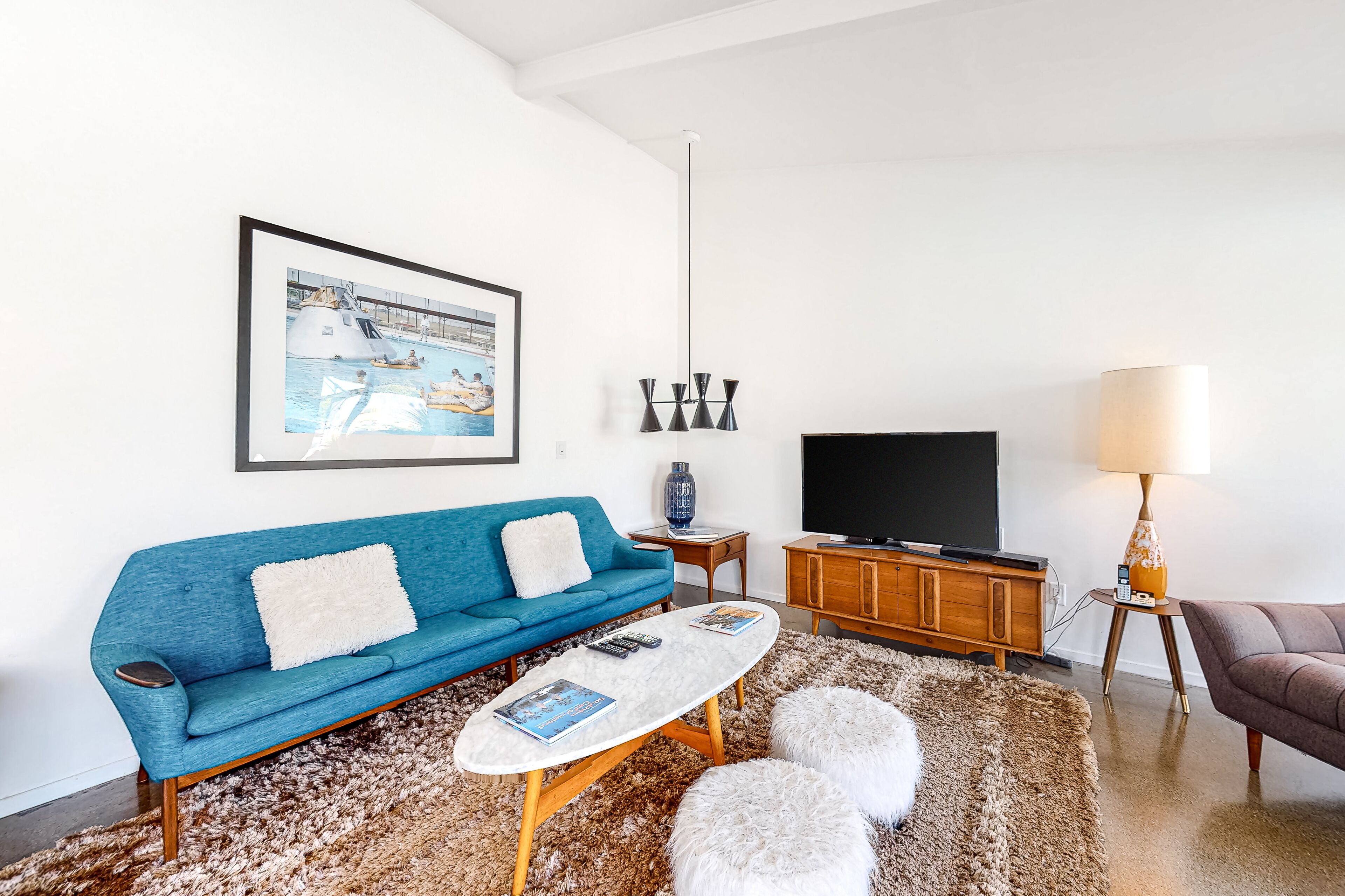 Vibrant home with private pool with spa, firepit, and private gas grill!