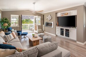 Älytelevisio, takka, videopelejä, kirjoja