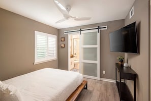 3 bedrooms, desk, iron/ironing board, travel crib