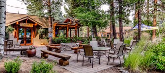 Beautiful Bend home with shared pools & hot tubs + free WiFi - close to hikes