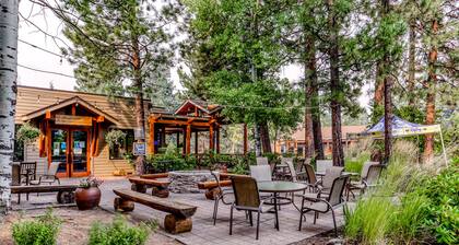 Beautiful Bend home with shared pools & hot tubs + free WiFi - close to hikes