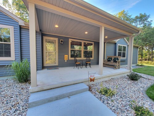 Beautiful large home 5 min from Sand Valley Golf and 45 min from Wisconsin Dells