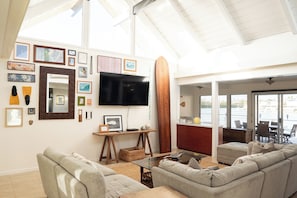 Smart TV, libros y impresora 