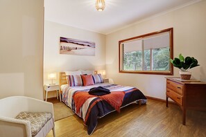 4 Schlafzimmer, Schreibtisch, Bügeleisen/Bügelbrett, Bettwäsche
