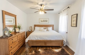 2 bedrooms, desk, iron/ironing board, travel cot