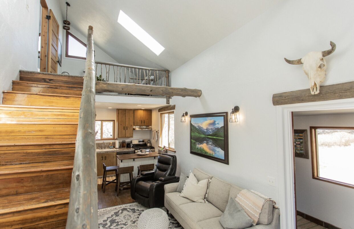 Mountain Cabin. Tastefully furnished, conveniently located, pure Colorado