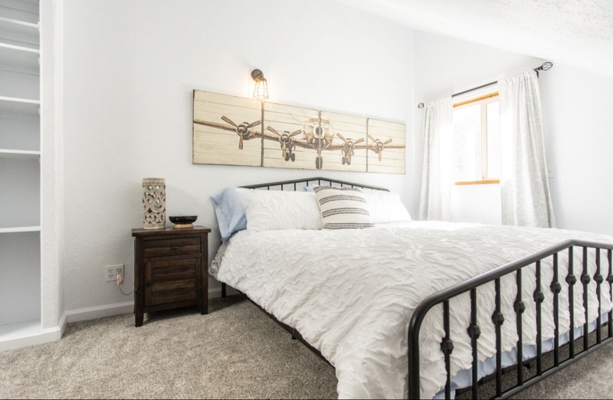 Mountain Cabin. Tastefully furnished, conveniently located, pure Colorado