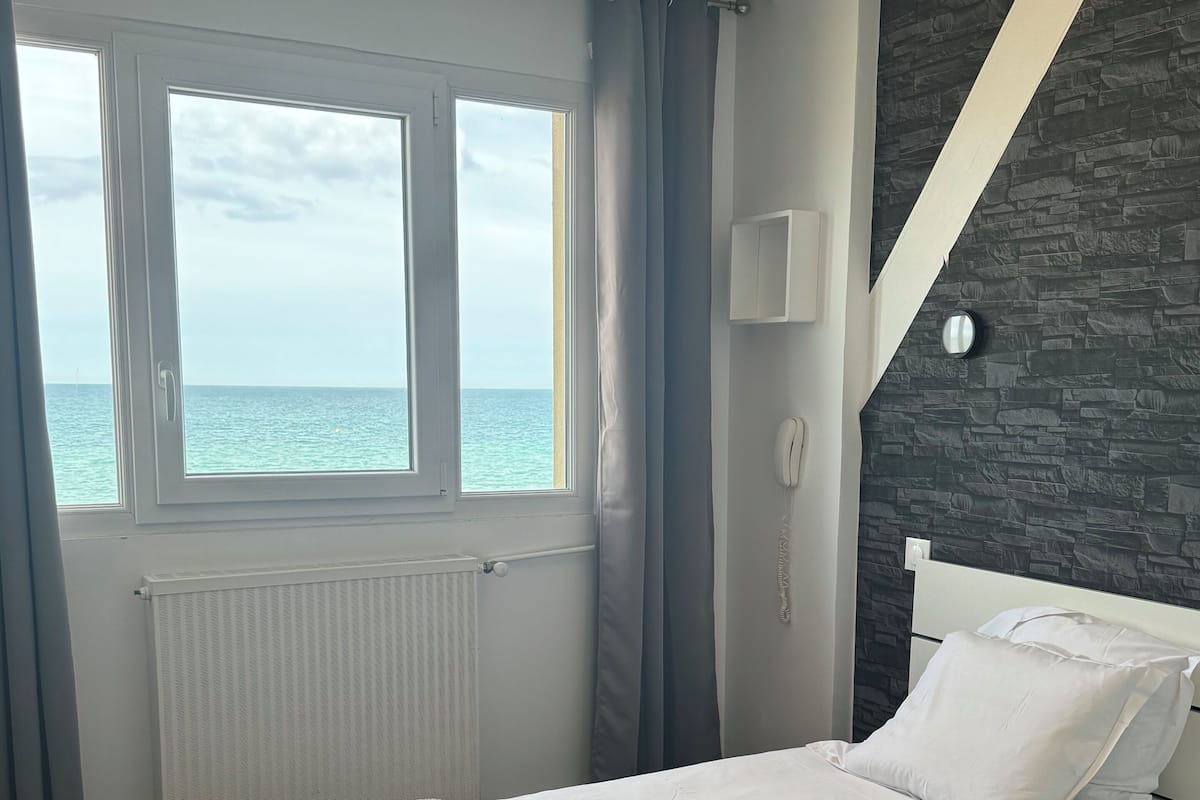 Comfort Single Room, 1 Twin Bed, Sea View, Oceanfront | 1 bedroom, premium bedding, desk, soundproofing