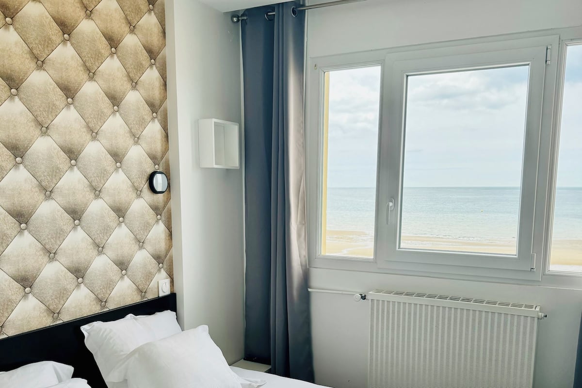 Familjerum - havsutsikt - vid havet | SÀngtillbehör av högsta kvalitet, skrivbord och ljudisolering