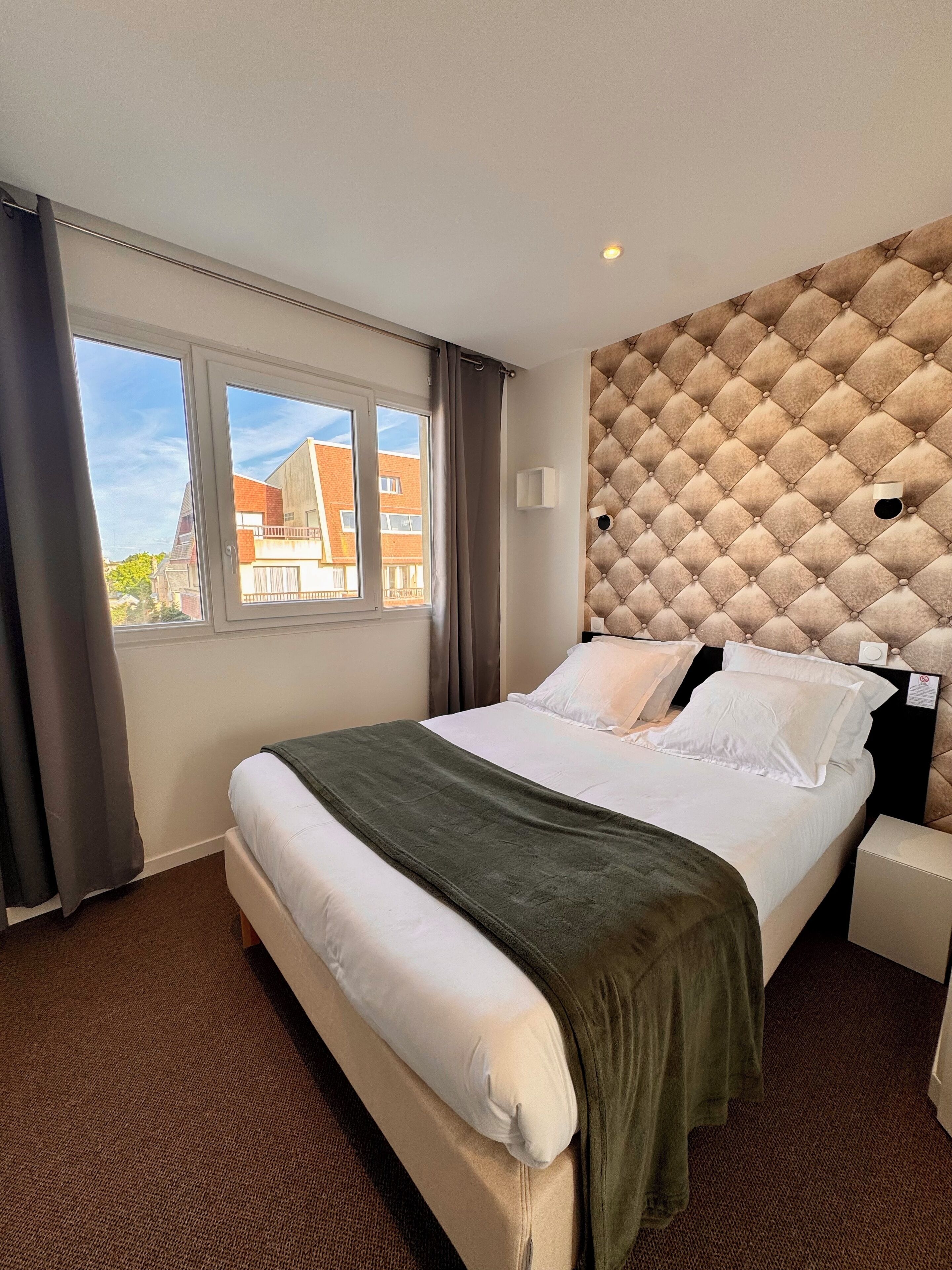 Family Room, 1 Double Bed with Sofa bed, City View, Oceanfront | Premium bedding, desk, soundproofing, free WiFi