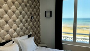 Kamar Superior, 1 Tempat Tidur Queen, pemandangan laut, tepi laut | Seprai premium, meja kerja, kedap suara, dan Wi-Fi gratis