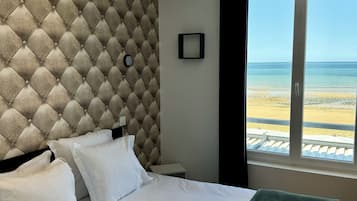 Superior kamer, 1 queensize bed, uitzicht op zee, aan zee | Luxe beddengoed, een bureau, geluiddichte muren, gratis wifi