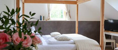 1 habitación, escritorio, wifi y ropa de cama