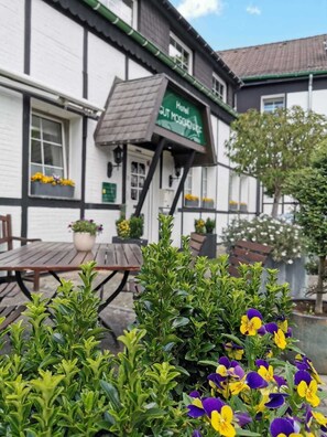 Unclassified image, 2 of 19, button