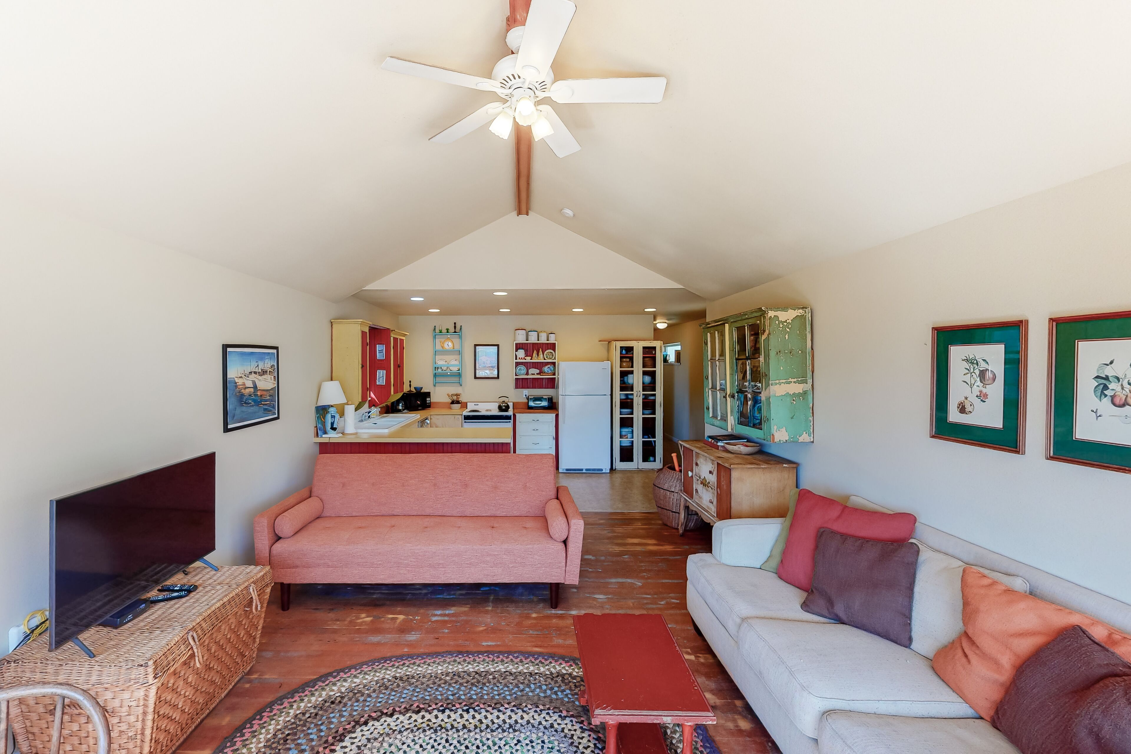 Family-friendly house w/ocean and beach views, WiFi, & steps away from the beach