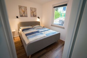 2 bedrooms, travel cot, WiFi, bed sheets