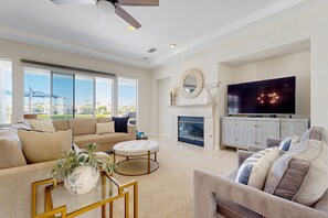 Fernseher, Kamin, DVD-Player