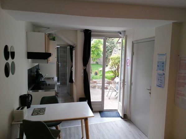Interior - Unique studio in the heart of Orléans + PRIVATE garden (Orléans)