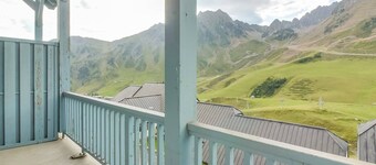 Sunny Duplex with Terrace, Pool Access, Gym - Sleeps 7