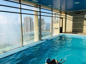 Piscine couverte, piscine extérieure