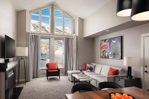 TV, fireplace - 25% OFF Marriott Mountainside 2-Bedroom 12/20/2025 to 12/27/2025 (Park City)