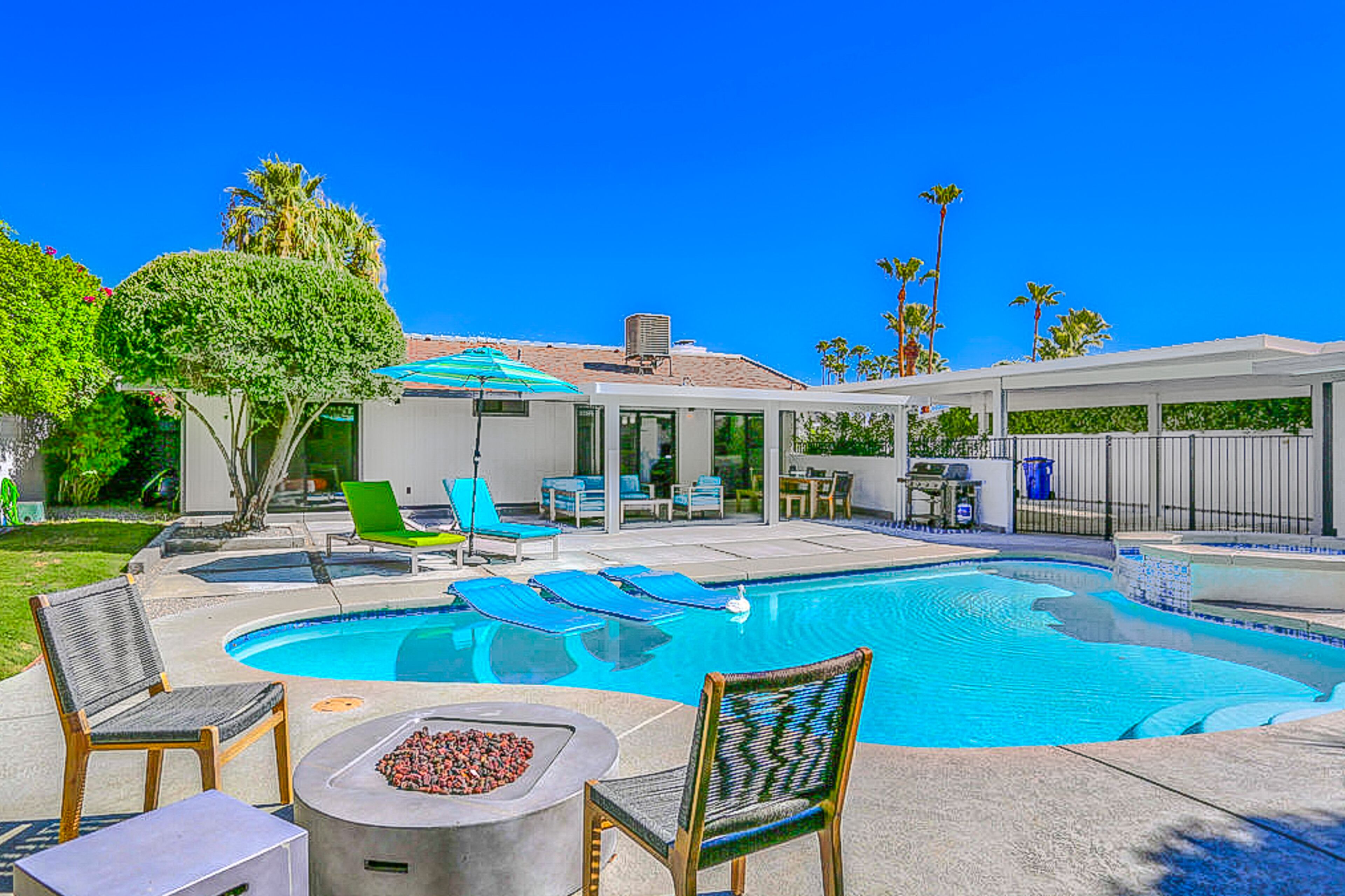 Stylish, dog-friendly home w/ mountain views, private pool and spa, & gas grill