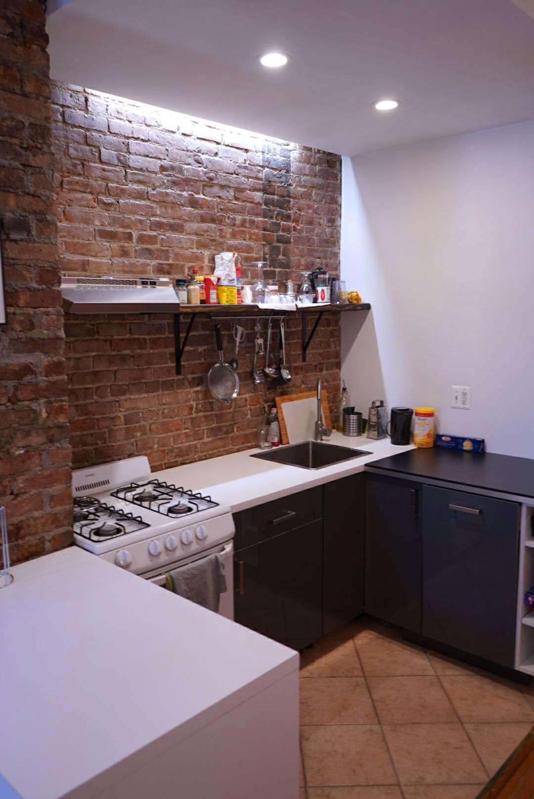 ثلاجة، فرن، موقد طهي مسطح، غسالة أطباق