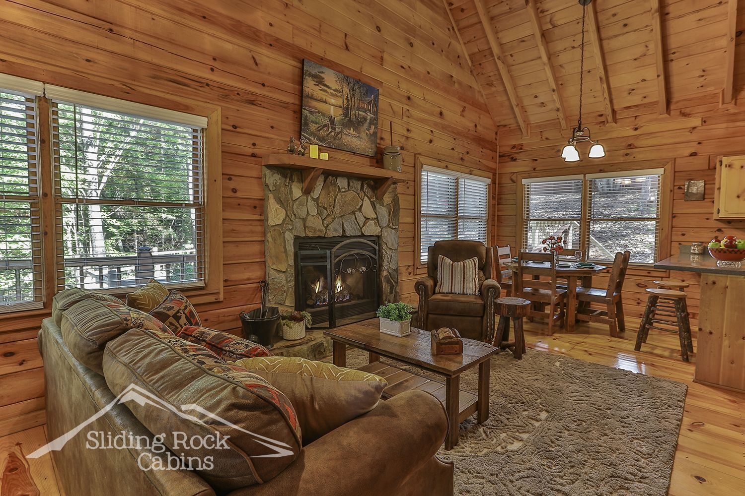 Hot tub, Pet friendly, firepit, fenced area, 1/1, WIFI, ADULT ONLY