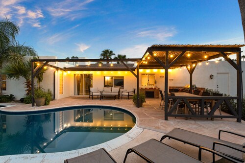 Casa Voltaire by Porter | Luxury Heated Pool in Scottsdale, AZ