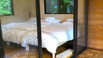 4 bedrooms, desk, WiFi