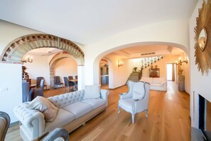 TV, fireplace, DVD player - AMORE RENTALS - Villa Mia with Private Pool, Garden, Terraces and Parking (Panzano)