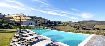 AMORE RENTALS - Villa Mia with Private Pool, Garden, Terraces and Parking