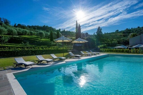 AMORE RENTALS - Villa Mia with Private Pool, Garden, Terraces and Parking